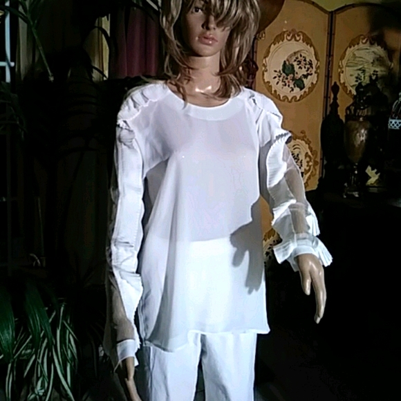 Sioni Tops - 💢SIONI💢NEW Eggshell lace top/tunic